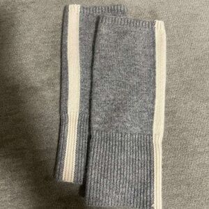 Theory Gray Cashmere Fingerless Gloves